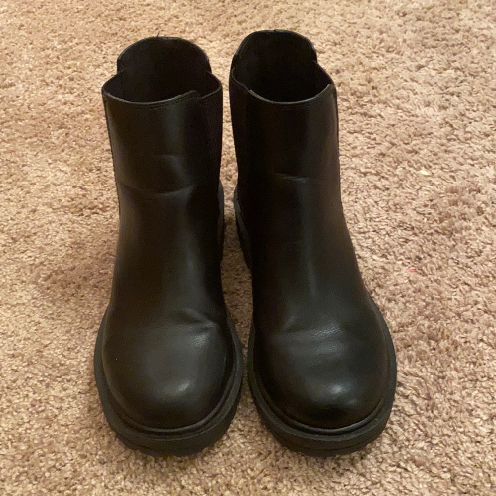 Black boots size 5.5